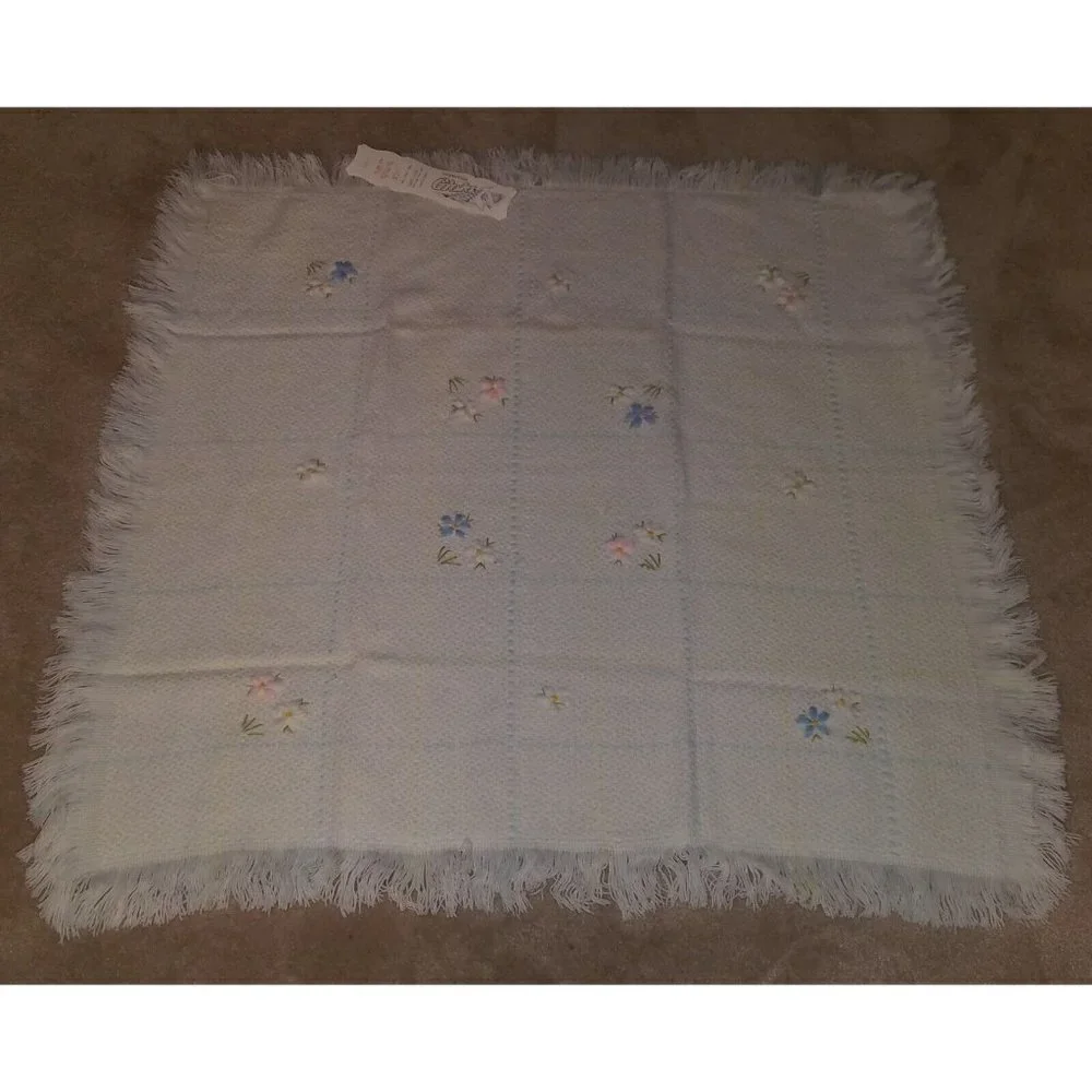 VTG NWT Knit Flowers Baby Blanket 100% Acrylic Copertina Italy Lipman's NOS Flaw